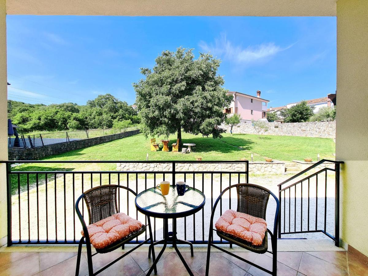 Guesthouse Casa Barbaro ロヴィンスコ・セロ エクステリア 写真