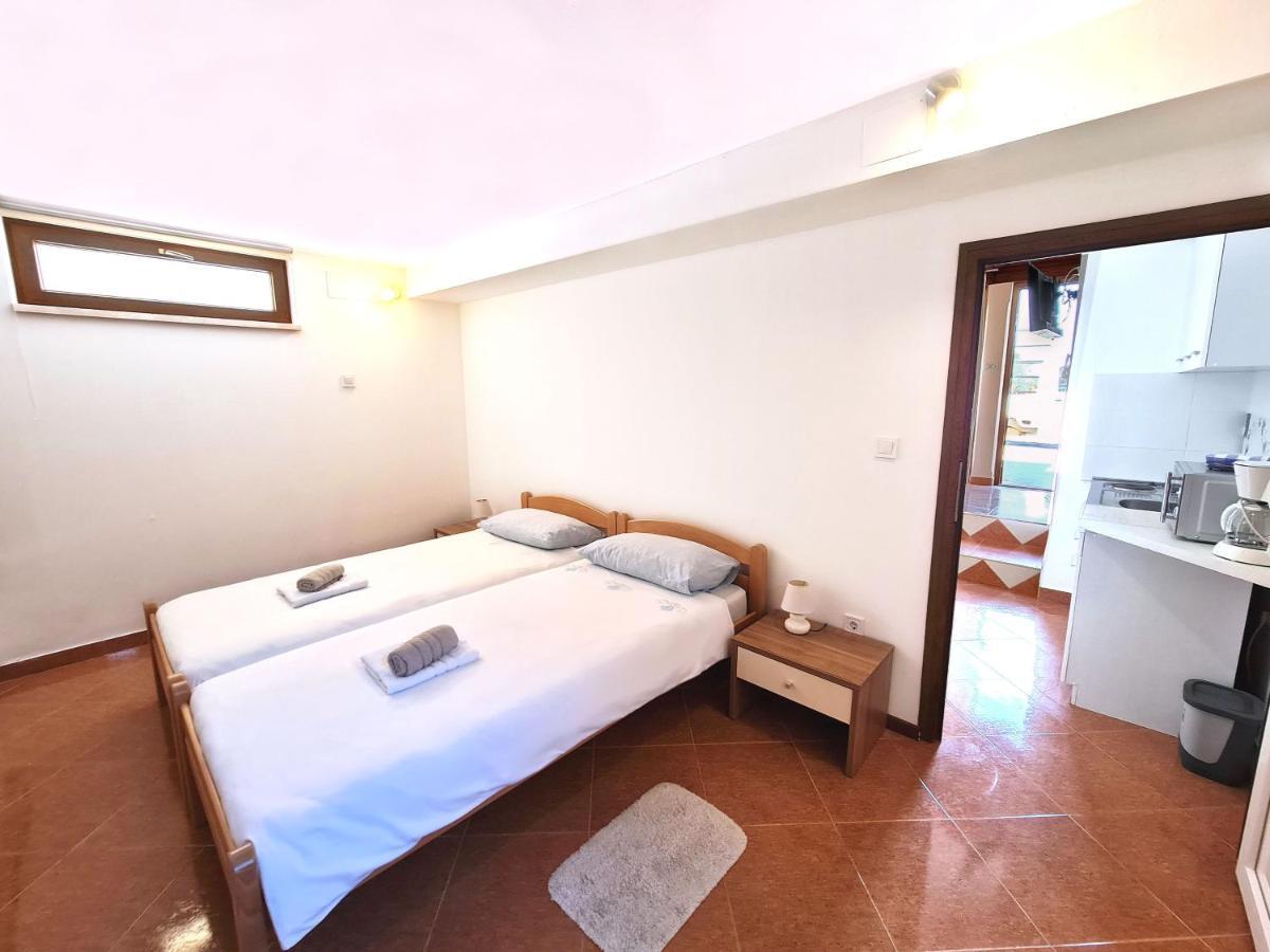 Guesthouse Casa Barbaro ロヴィンスコ・セロ エクステリア 写真