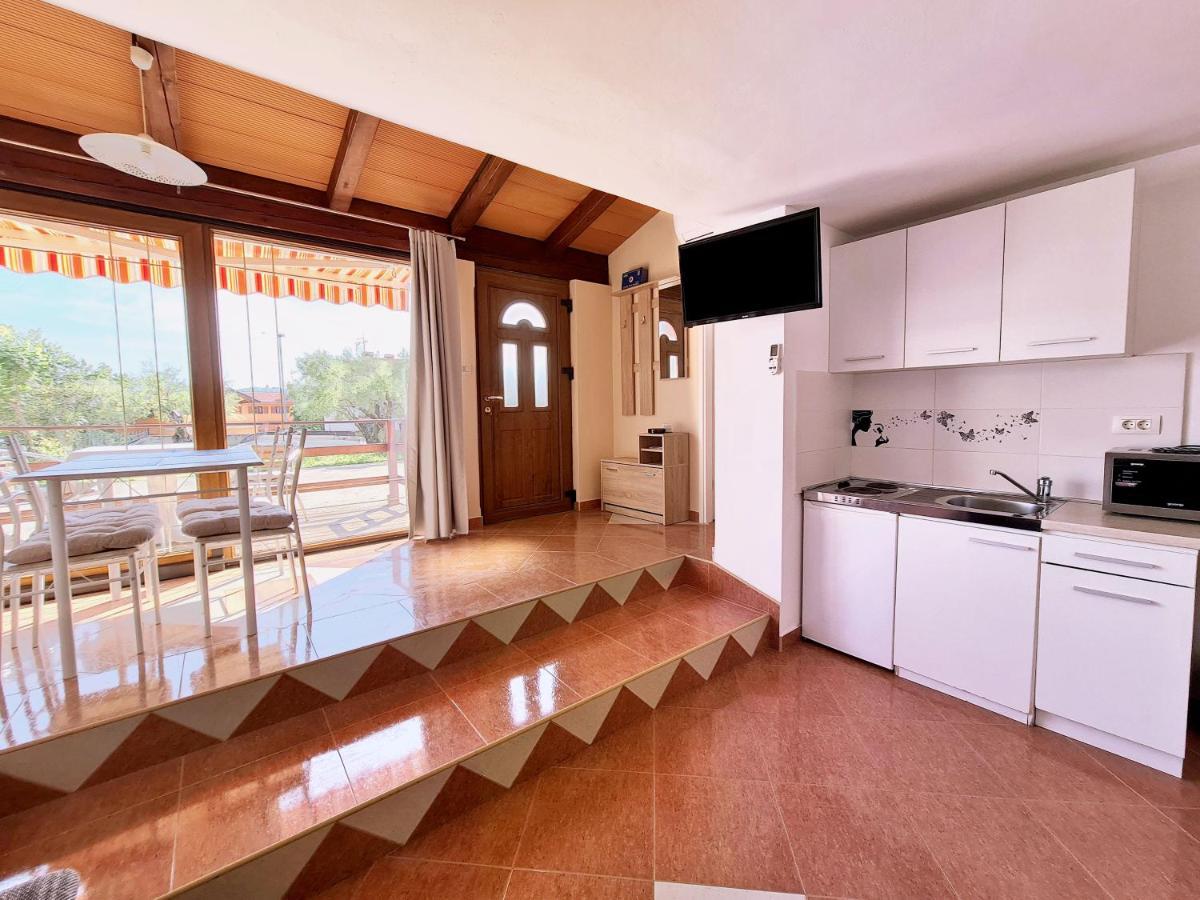 Guesthouse Casa Barbaro ロヴィンスコ・セロ エクステリア 写真