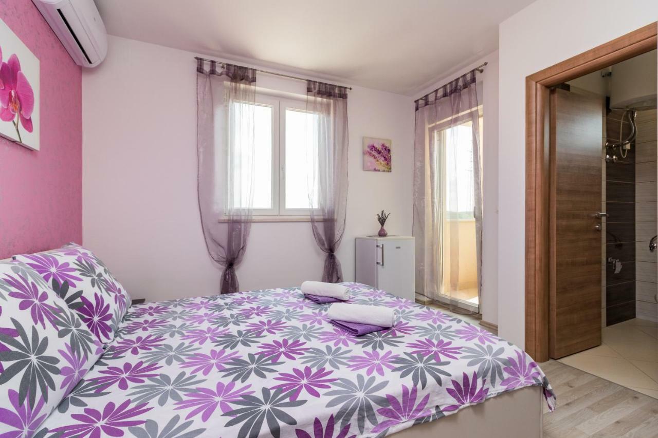 Guesthouse Casa Barbaro ロヴィンスコ・セロ エクステリア 写真